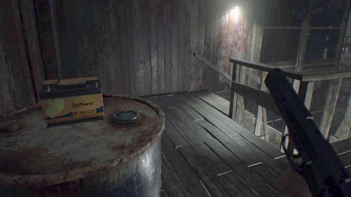 Akumulator, zanieś go do urządzenia na parterze - Resident Evil 7: Strefa testów i hangar - solucja - Resident Evil 7 - poradnik, solucja