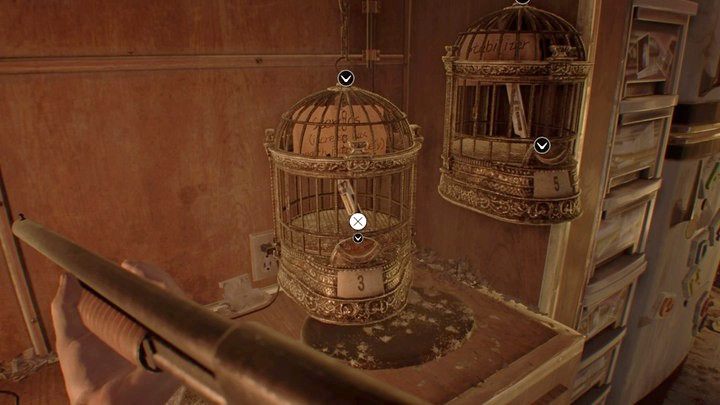 Wrzuć monety do klatek, by je odblokować i dokonać w ten sposób zakupu - Resident Evil 7: Dziedziniec i stary dom - solucja - Resident Evil 7 - poradnik, solucja