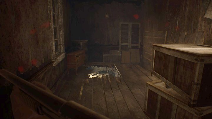 Przejdź na koniec krótkiego tunelu, by odnaleźć korbkę (Crank) - Resident Evil 7: Dziedziniec i stary dom - solucja - Resident Evil 7 - poradnik, solucja