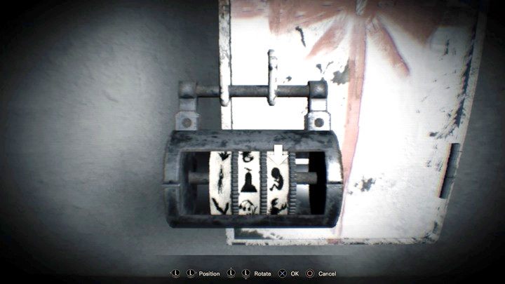 Teraz, gdy jest już czysta popatrz przez nią na obraz na ścianie, na prawo od kuchenki w korytarzu - Resident Evil 7: Główna sypialnia i pokój dziecięcy - solucja - Resident Evil 7 - poradnik, solucja