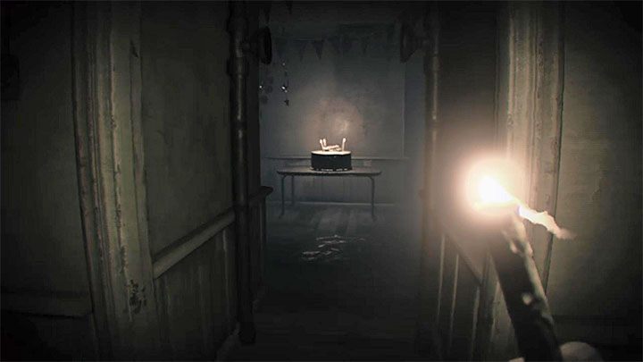 Wejdź do pokoju z tortem po raz pierwszy - Resident Evil 7: Nim zdmuchniesz świeczki / Out Before Dessert - jak zdobyć? - Resident Evil 7 - poradnik, solucja