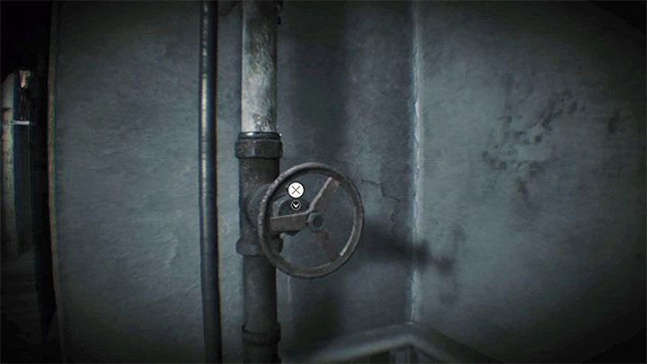 Krok 19) Wróć do pokoju z tortem urodzinowym i przymocuj zawór do rury na ścianie (powyższy obrazek) - Resident Evil 7: Nim zdmuchniesz świeczki / Out Before Dessert - jak zdobyć? - Resident Evil 7 - poradnik, solucja