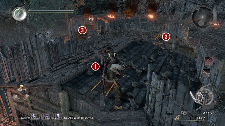 Dach na którym stali jest uszkodzony i jeśli byś na niego wbiegł, to szybko trafiłbyś na dół, by skoczyć wprost do ciężko opancerzonego samuraja - NiOh: Wyspa Demonów cz.2 (Isle of Demons) - solucja, opis przejścia - NiOh - poradnik do gry