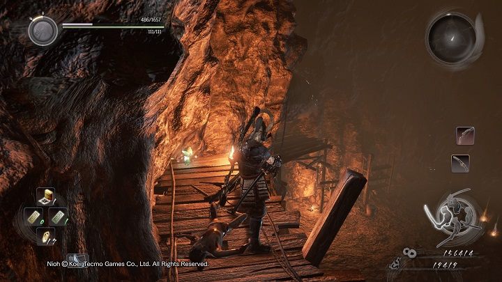 Dalsza droga prowadzi na dół korytarzem, który widzisz na powyższym obrazku - NiOh: Upiory srebrnej kopalni (The Silver Mine Writhes) - solucja - NiOh - poradnik do gry