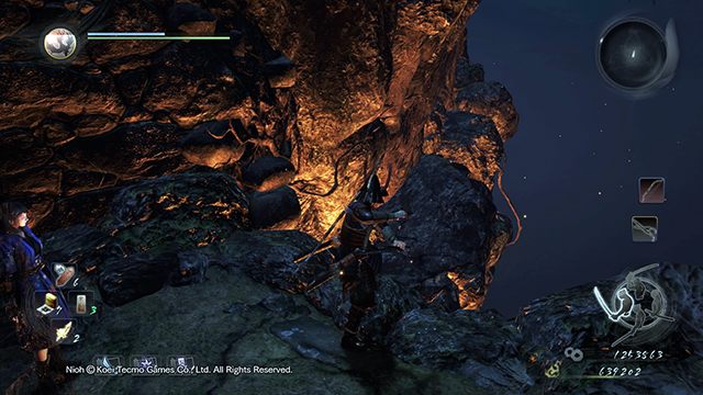 Możesz skorzystać z innej drogi zeskakując na półkę skalną - NiOh: Król demonów ujawniony - solucja, opis przejścia - NiOh - poradnik do gry