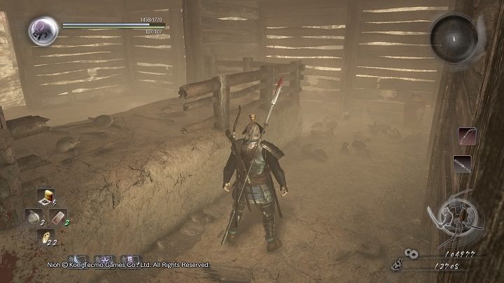 Warto wiedzieć, że w najbliższym z domów możesz wpaść w pułapkę wskutek czego zawali się pod tobą podłoga i spadniesz do podziemi - NiOh: Prośba od Ginchiyo (A Request from Ginchiyo) - solucja, opis przejścia - NiOh - poradnik do gry