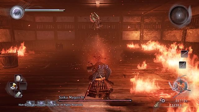 Musimy uważać na płomienie, które otaczają arenę walki - NiOh: Saika Magoichi - jak pokonać bossa? - NiOh - poradnik do gry