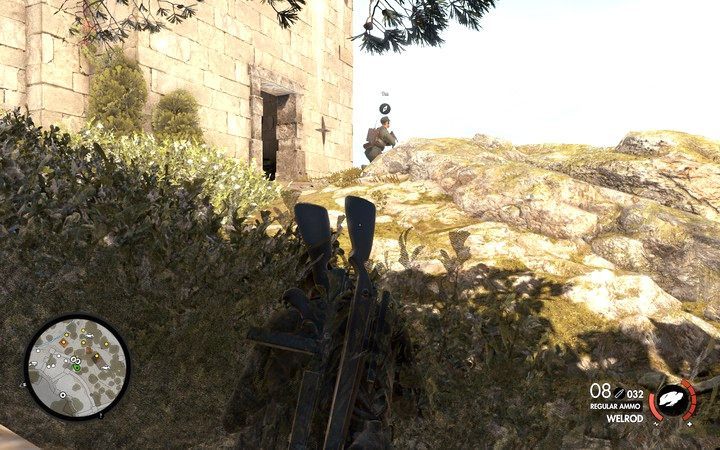 Możesz zakradać się do przeciwników chowając się w krzakach i za obiektami - Skradanie się i ciche zabójstwa w Sniper Elite 4 - Sniper Elite 4 - poradnik do gry