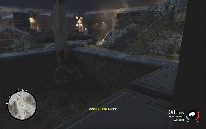 Przedostań się na schody - wskazane jest zajmowanie wysokich pozycji - Zabij szefa doków i zniszcz reflektor w lokacji Stocznia Lorino - Sniper Elite 4 - poradnik do gry