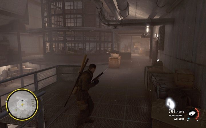 W oszklonym biurze znajdziesz sejf z dokumentem - Sabotaż fabryki i notatki Kesslera w lokacji Obiekt Magazzeno | Sniper Elite 4 - Sniper Elite 4 - poradnik do gry