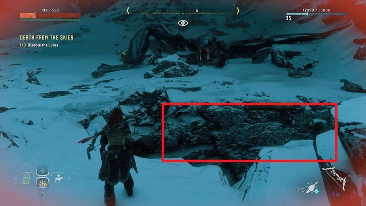 Tuż obok miejsca w którym cię atakuje znajdziesz widoczny na obrazku rów - Horizon Zero Dawn: Śmierć z przestworzy (Death from the Skies) | Solucja - Horizon Zero Dawn - poradnik, solucja