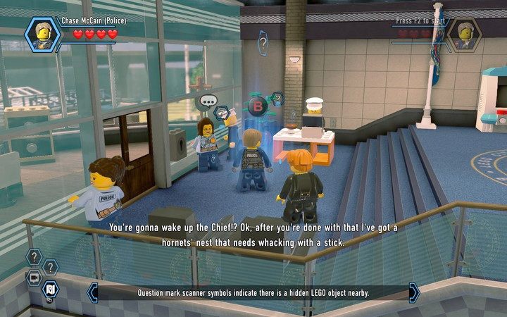 Niebieskie pola pozwalają aktywować skaner, który ukaże ślady stóp - Poznawanie posterunku w Lego City: Tajny Agent | Rozdział 1 - LEGO City: Tajny Agent - poradnik do gry