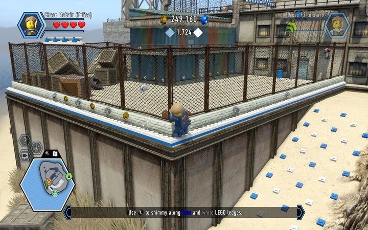 Przejdź gzymsem do miejsca, gdzie możesz przeskoczyć przez ogrodzenie - Wyspa więzienna | Rozdział 3 w Lego City: Tajny Agent - LEGO City: Tajny Agent - poradnik do gry
