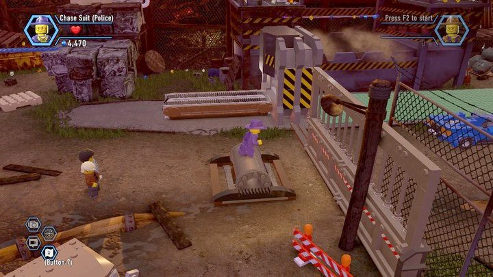 Przeturlaj wał przed bramę i biegnij, by ją przesunąć - Złomowisko | Rozdział 8 w Lego City: Tajny Agent - LEGO City: Tajny Agent - poradnik do gry