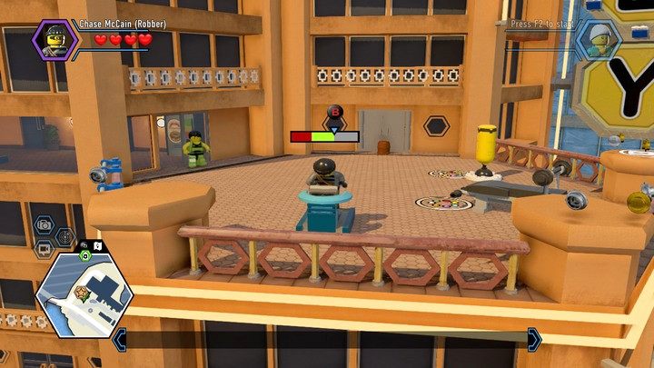 Skorzystaj z urządzeń na siłowni, by trener wpuścił cię do pokoju - Droga do hotelu | Rozdział 11 w Lego City: Tajny Agent - LEGO City: Tajny Agent - poradnik do gry