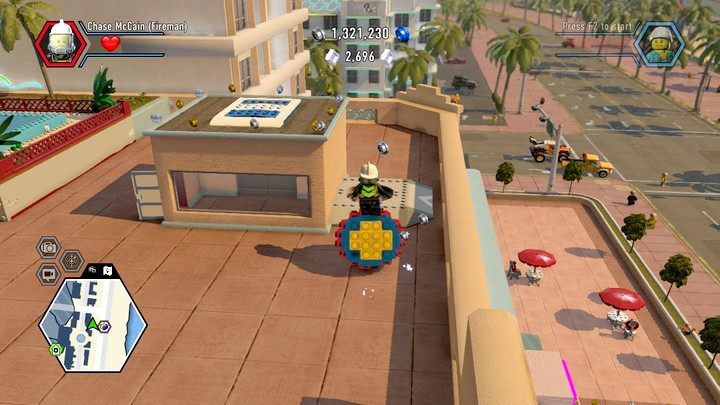 Ową kulę przeturlaj do otworu przy krawędzi dachu - Droga do hotelu | Rozdział 11 w Lego City: Tajny Agent - LEGO City: Tajny Agent - poradnik do gry