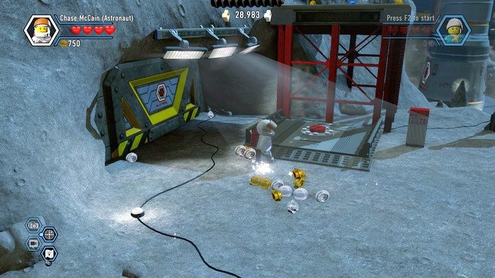 Odbuduj przycisk, by naprawić windę - Lądowanie na księżycu w Lego City: Tajny Agent - LEGO City: Tajny Agent - poradnik do gry