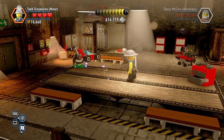 Tylko z kostiumem strażak będziesz mógł przejść do tego specjalnego pomieszczenia - Sekrety w więzieniu w Lego City: Tajny Agent - LEGO City: Tajny Agent - poradnik do gry