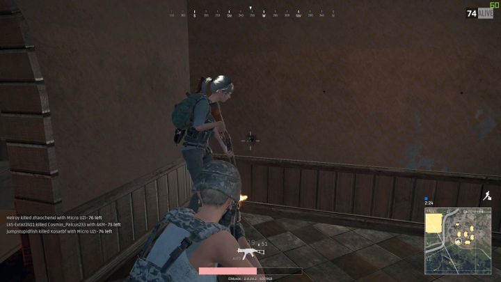 Wróg trafiony granatem ogłuszającym, stojący jak kłoda w rogu pomieszczenia. - PUBG: Granaty - PUBG - poradnik do gry