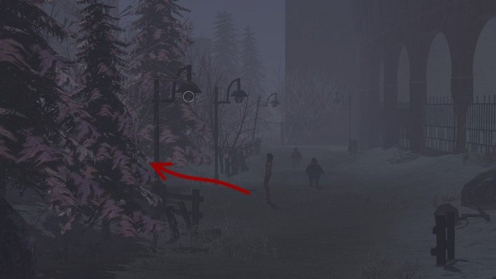 Gdy dotrzesz do miejsca, gdzie po lewej widać przerwę w ciągnącym się po tej stronie (od góry ekranu) płocie, skręć w tę dróżkę (pomiędzy latarniami) - doprowadzi Kate pod kolejny budynek, z ozdobnymi drzwiami w kolorze starego złota - Otwórz wrota świątyni | Opis przejścia Syberia 3 - Syberia 3 - poradnik do gry