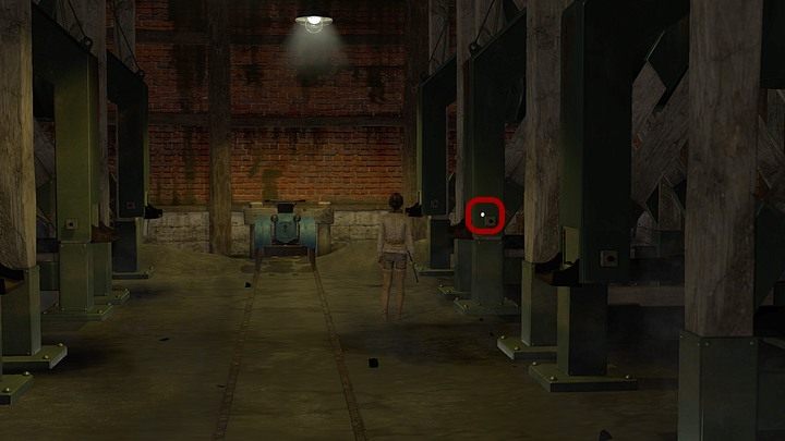 Maszeruj w lewo - zwróć uwagę na zielone metalowe zsypy na węgiel znajdujące się przy ścianach z obu stron - Załaduj węgiel na pokład Kryształu | Rozdział trzeci | Opis przejścia Syberia 3 - Syberia 3 - poradnik do gry