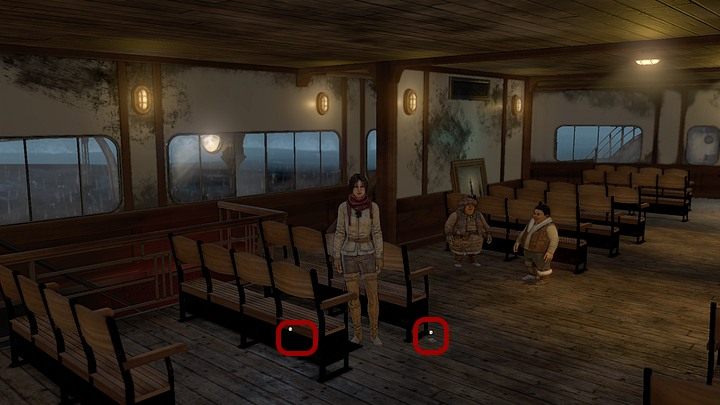 Po drodze - przechodząc przez nadbudówkę - podnieś leżące przy pierwszym z brzegu krzesełku (w rzędzie po lewej, naprzeciwko którego stoją Jukole) ręcznie wykonane zapałki - Pozbądź się potwora | Rozdział czwarty | Opis przejścia Syberia 3 - Syberia 3 - poradnik do gry