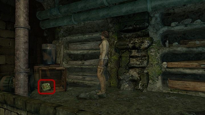Kiedy tamci odejdą, cofnij się pod samą ścianę (w kierunku łódki) - po tej stronie kanału znajdziesz oparty o beczki pusty kanister, który zabierz - Skorzystaj z łodzi i dołącz do Jukoli | Rozdział pierwszy | Solucja Syberia 3 - Syberia 3 - poradnik do gry