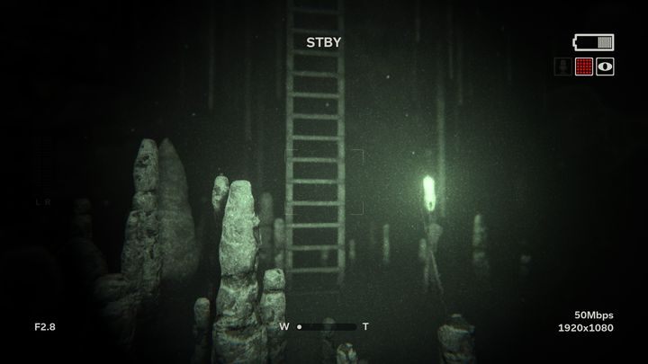 Dalsza droga prowadzi w górę i dostaniesz się tam za pomocą widocznej na obrazku drabiny - Odrodzenie Vala | Opis przejścia Outlast 2 - Outlast 2 - poradnik do gry