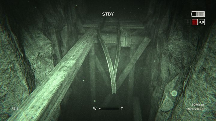 Udaj się w głąb widocznego na obrazku korytarza - Odrodzenie Vala | Opis przejścia Outlast 2 - Outlast 2 - poradnik do gry