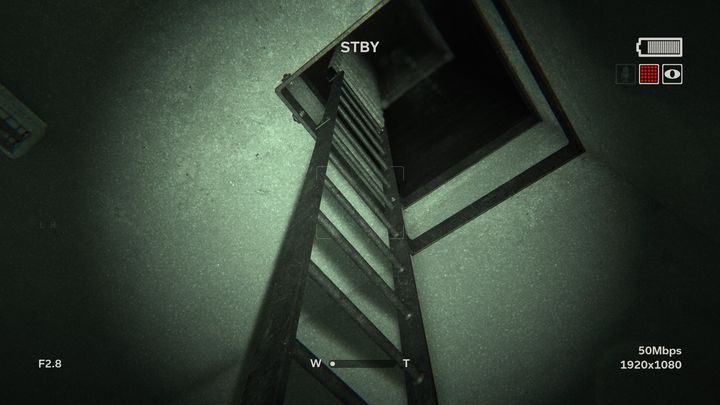 Na końcu korytarza po lewej znajdziesz otwarte pomieszczenie, a w nim drabinę - Krew | Lamentacje | Opis przejścia Outlast 2 - Outlast 2 - poradnik do gry
