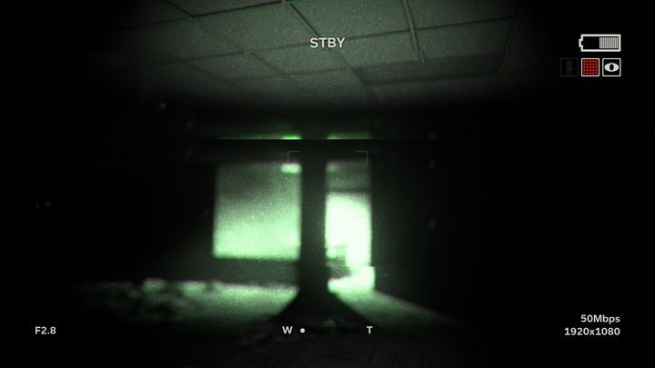 Wejdź do oświetlonej sali przed sobą i zabierz bandaż - Biblioteka | Księga Sędziów | Opis przejścia Outlast 2 - Outlast 2 - poradnik do gry