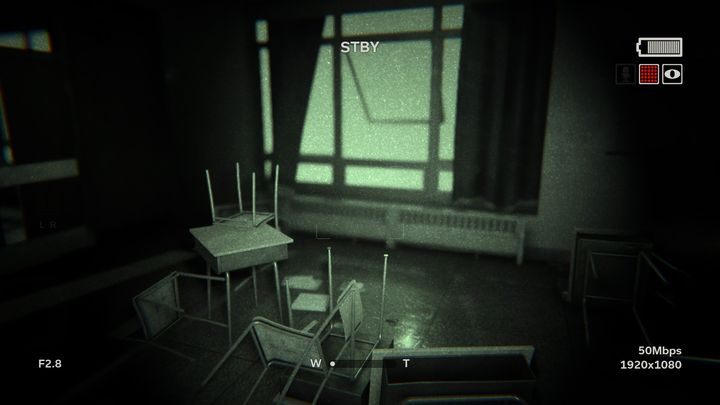 Następnie przejdź do otwartego okna w sali, żeby posunąć grę naprzód - Morderstwo przed samobójstwem | Księga Sędziów | Opis przejścia Outlast 2 - Outlast 2 - poradnik do gry