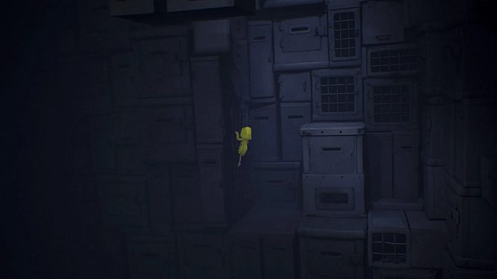 Wskocz na pudełka i cały czas wspinaj się do góry. - Little Nightmares: Przejście przez kratę pod napięciem - solucja, opis przejścia - Little Nightmares - poradnik do gry
