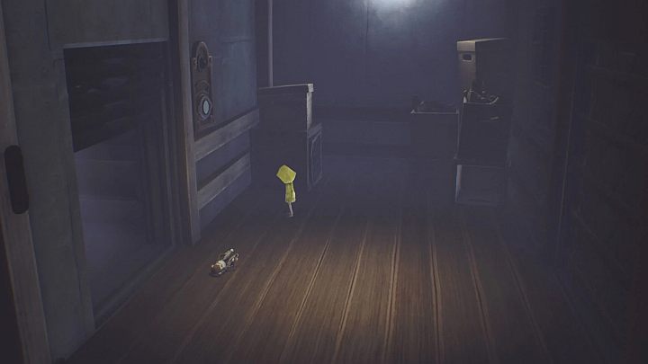 Użyj misia, by aktywować guziki w windzie. - Little Nightmares: Pokoje niewidomej istoty - solucja, opis przejścia - Little Nightmares - poradnik do gry