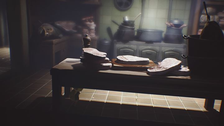 Idź z kluczem w prawo, aż dotrzesz do kłódki. - Little Nightmares: Zdobycie klucza z sypialni i wizyta w chłodni - solucja - Little Nightmares - poradnik do gry