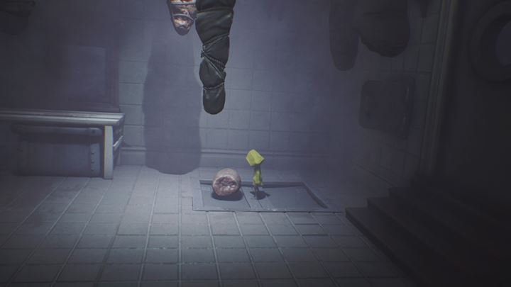 Twoim zadaniem jest ustawić sztuki mięsa na włazie i aktywować dźwignię na dole. - Little Nightmares: Zdobycie klucza z sypialni i wizyta w chłodni - solucja - Little Nightmares - poradnik do gry