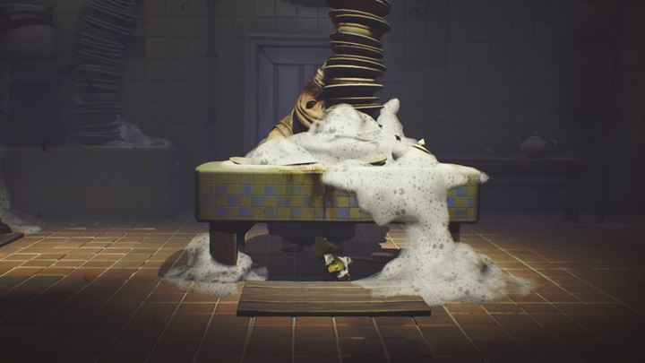 Chowaj pod stołami i w razie potrzeb nie bój się biegać szybkim sprintem. - Little Nightmares: Sala z brudnymi naczyniami - solucja, opis przejścia - Little Nightmares - poradnik do gry