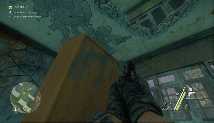 Żeby wejść na kolejne piętro musisz wskoczyć na widoczną na obrazku szafę i skorzystać z dziury w suficie - Blockout | Akt 1 | Opis przejścia Sniper Ghost Warrior 3 - Sniper: Ghost Warrior 3 - poradnik do gry