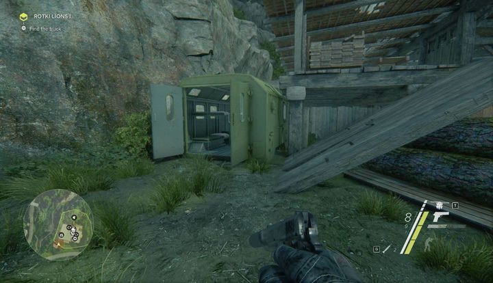 Klucze do samochodu znajdują się w baraku, po lewej stronie tartaku, a pojazd który musisz ukraść, na jego tyłach - Rotki Lions I i II - zadania Side-Ops | Akt 1 | Opis przejścia - Sniper: Ghost Warrior 3 - poradnik do gry