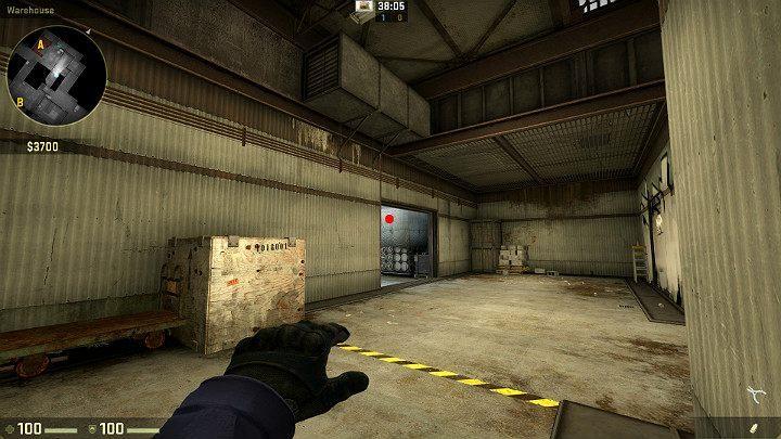 Ustaw się w wyznaczonym miejscu zaraz przy ścianie, wyceluj w oznaczony na obrazku punkt i zwolnij rzut LPM robiąc jednocześnie krok do przodu - Cache | Mapy Turniejowe | CS GO - CS GO - poradnik do gry