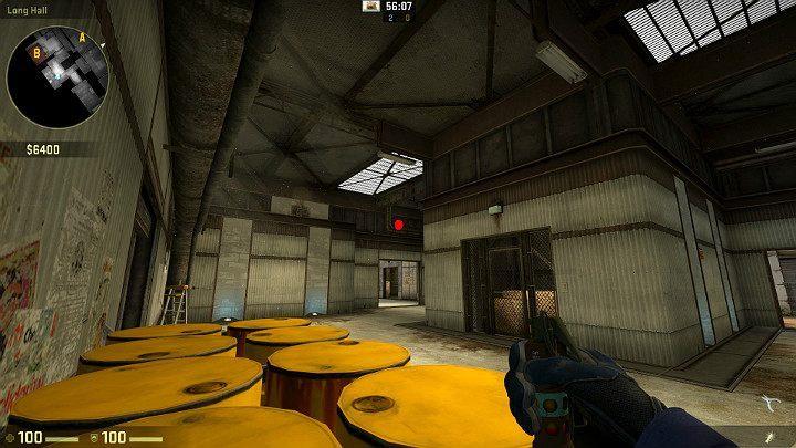 Ustaw się zaraz za żółtymi beczkami i wyceluj w oznaczony punkt po czym wykonaj rzut korzystając z LPM - Cache | Mapy Turniejowe | CS GO - CS GO - poradnik do gry