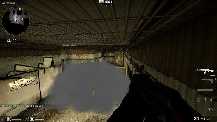 Stojąc w tym miejscu masz niezłą pozycję strzelecką na przeciwników wchodzących do hangaru, nawet nad zasłoną dymną - Cache | Mapy Turniejowe | CS GO - CS GO - poradnik do gry