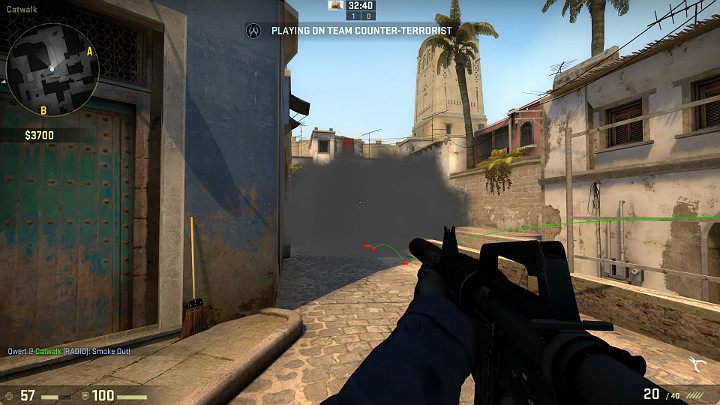 Granat odbije się od przeszkody i poleci w kierunku środka przysłaniając widok Graczy patrzących zza rogu od strony miejsca odrodzenia Terrorystów i tych, którzy schowali się za przeszkodą znajdującą się nieco z prawej strony - Mirage | Mapy turniejowe | CS GO - CS GO - poradnik do gry