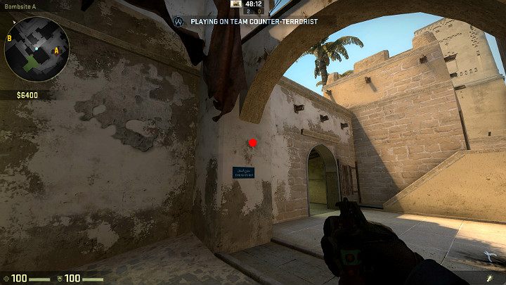 Znajdując się w dżungli wyceluj w oznaczony punkt i wykonaj rzut korzystając z LPM - Mirage | Mapy turniejowe | CS GO - CS GO - poradnik do gry