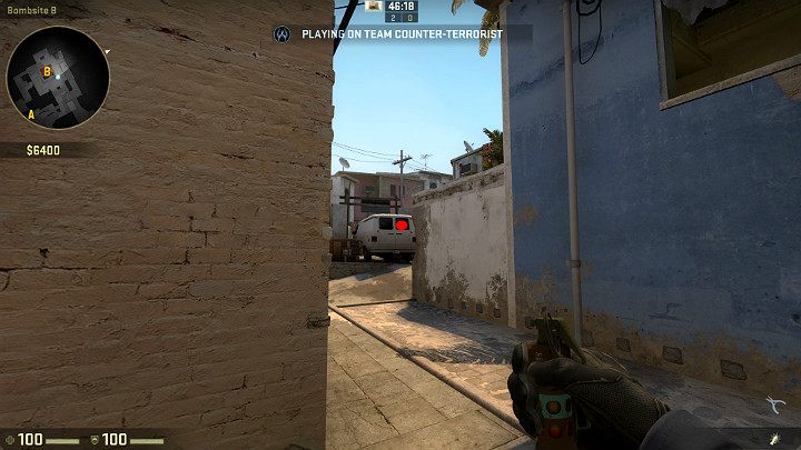 Wyceluj w oznaczony na obrazku punkt, odbezpiecz granat korzystając z LPM i wykonaj rzut w biegu - Mirage | Mapy turniejowe | CS GO - CS GO - poradnik do gry