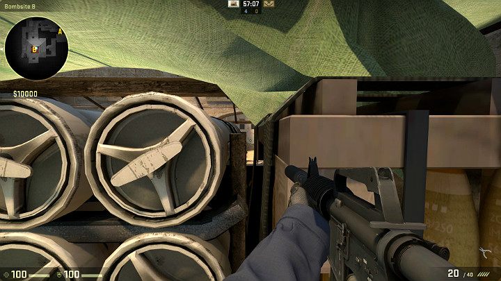 Zyskujesz w ten sposób osłoniętą pozycję strzelecką z widokiem na potencjalnego przeciwnika nadbiegającego od strony środka - Mirage | Mapy turniejowe | CS GO - CS GO - poradnik do gry