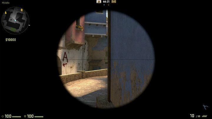 Przechodząc od strony miejsca odrodzenia Terrorystów w kierunku środka mapy zawsze sprawdzaj róg okna widocznego w oddali - Mirage | Mapy turniejowe | CS GO - CS GO - poradnik do gry
