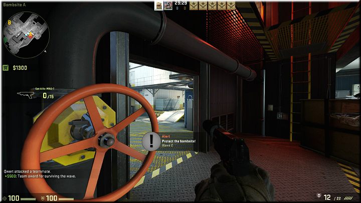 Znajdując się w głównym pomieszczeniu można mieć oko na 3 wejścia - Misja 8 - Black Gold: Czarna Robota | CS GO - CS GO - poradnik do gry