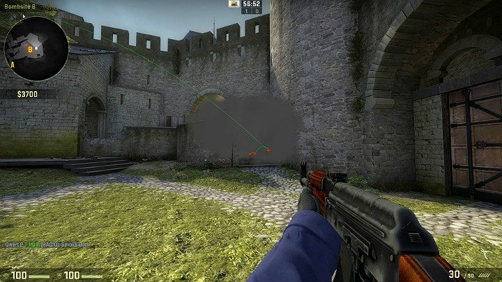 Granat przeleci nad dachem tunelu i spadnie na schodach, zasłaniając widoczność Graczom starających się bronić z tej pozycji - Cobblestone | Mapy Turniejowe | CS GO - CS GO - poradnik do gry
