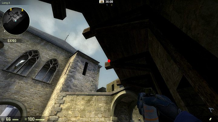 Ustaw się we wskazanym miejscu plecami do ściany i wyceluj w zaznaczony na obrazku punkt - Cobblestone | Mapy Turniejowe | CS GO - CS GO - poradnik do gry